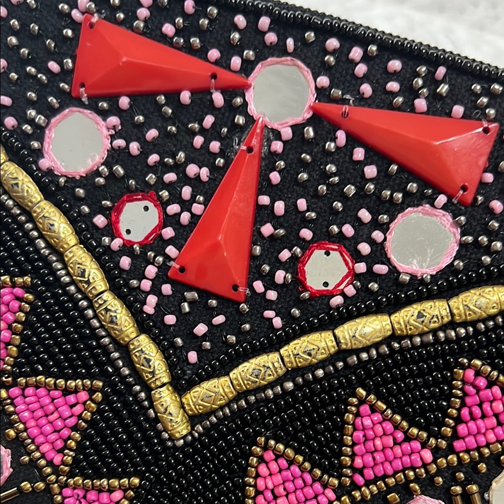 Black and Gold Embroidered Clutch with Art of beaded and mirrors Deco Design - Picture 2 of 7
